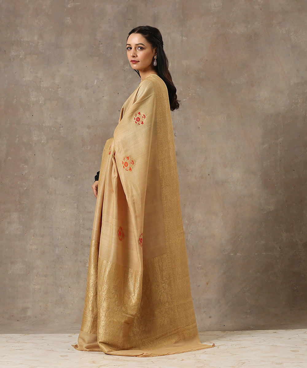 Beige_Handloom_Tussar_Georgette_Banarasi_Saree_with_Red_Floral_Motifs_WeaverStory_03