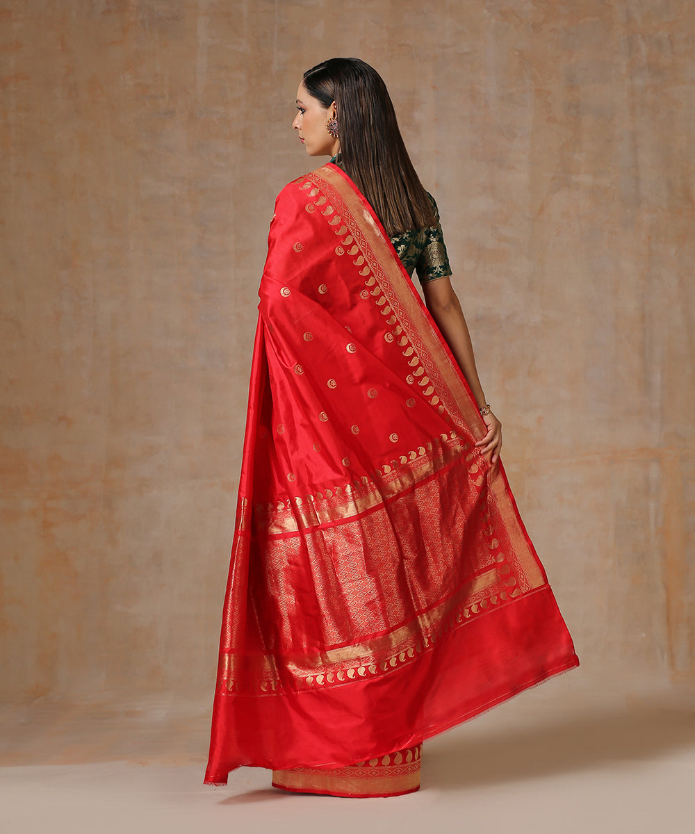 Handloom_Red_Pure_Katan_Silk_Banarasi_Saree_With_Chaand_Boota_WeaverStory_03
