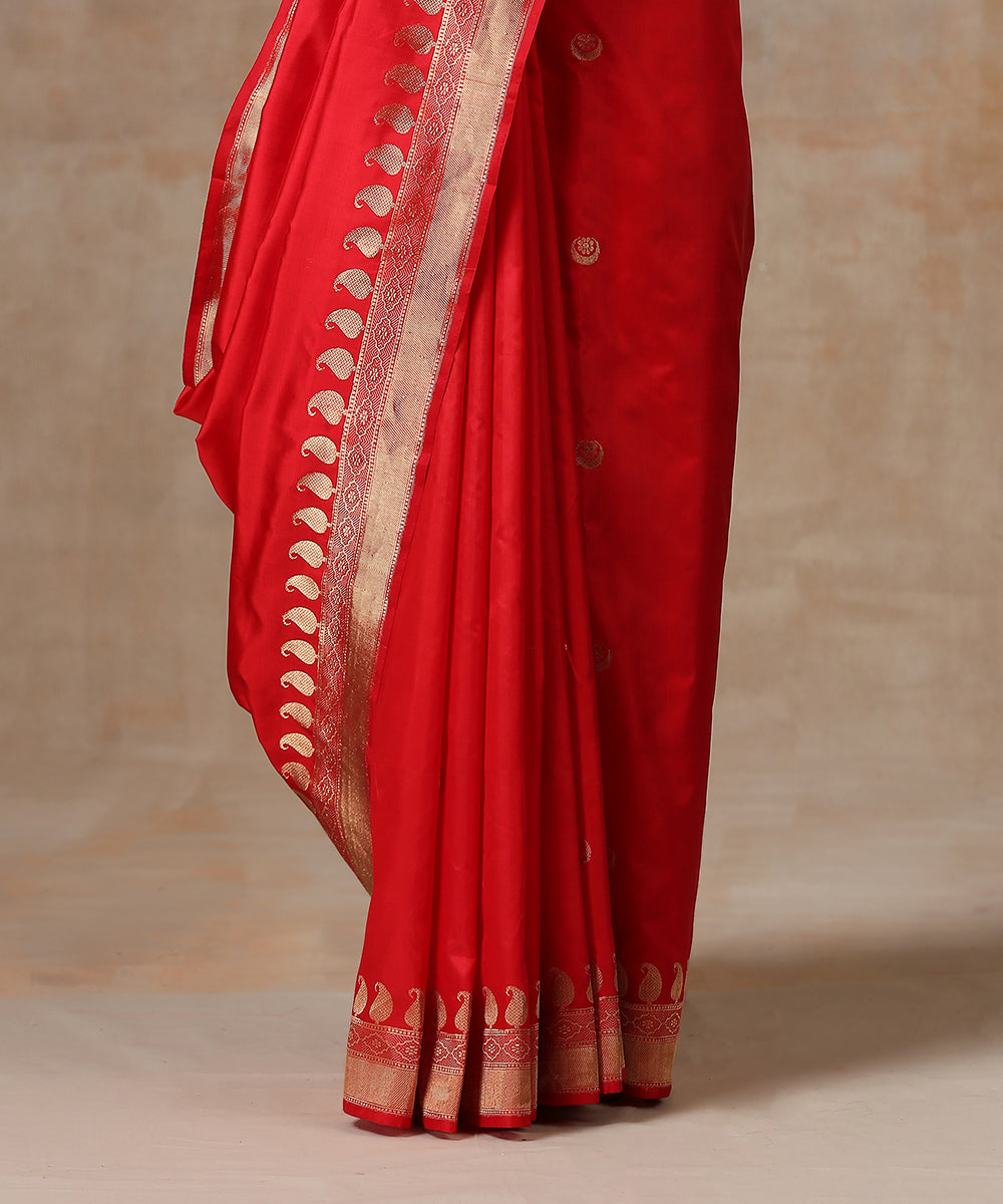Handloom_Red_Pure_Katan_Silk_Banarasi_Saree_With_Chaand_Boota_WeaverStory_04