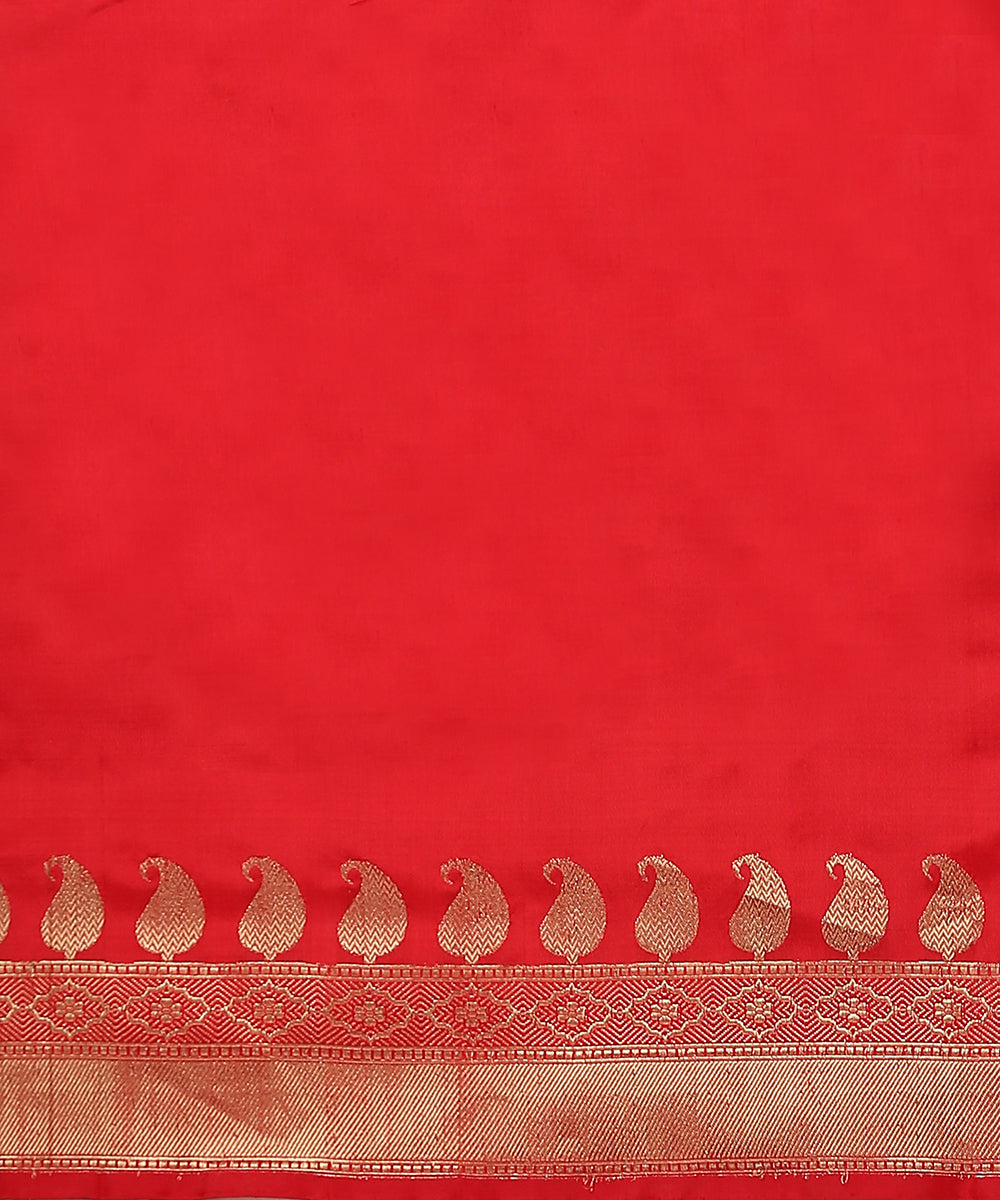 Handloom_Red_Pure_Katan_Silk_Banarasi_Saree_With_Chaand_Boota_WeaverStory_05