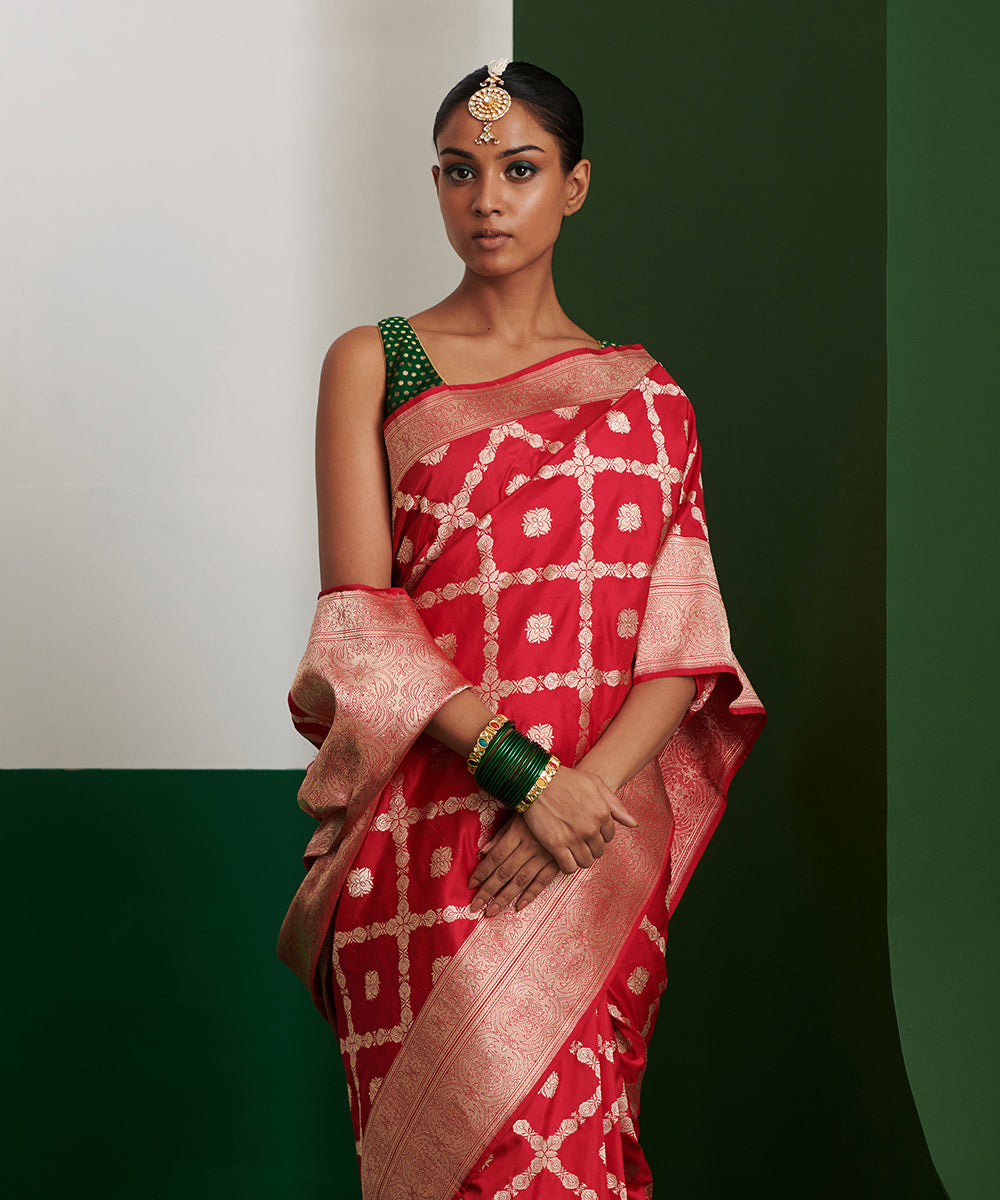 Red_Handloom_Pure_Katan_Silk_Banarasi_Saree_With_All_Over_Zari_Jaal_WeaverStory_01