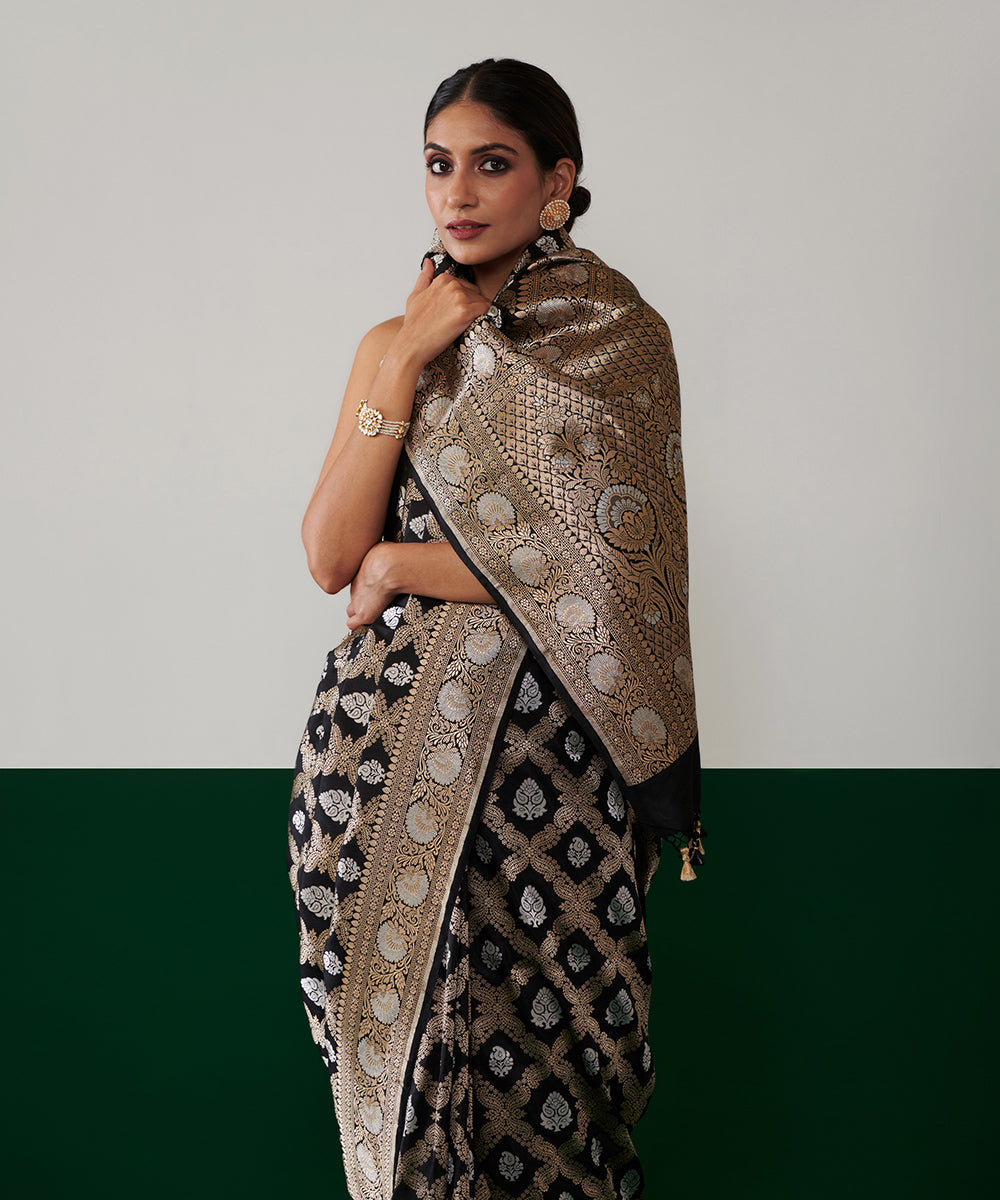 Purple_Handloom_Pure_Katan_Silk_Banarasi_Saree_With_Gold_And_Silver_Zari_Floral_Jaal_WeaverStory_01