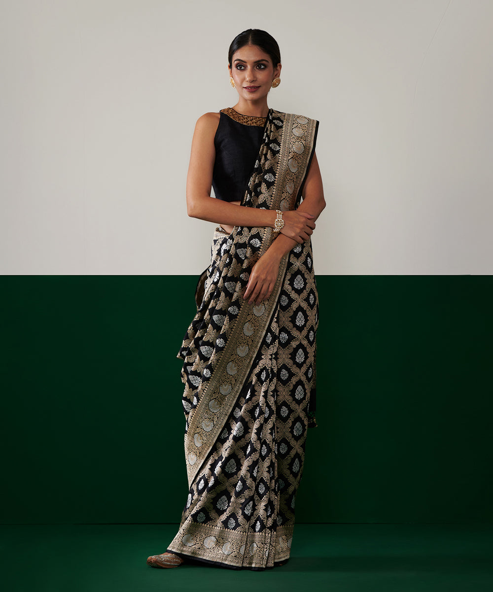 Purple_Handloom_Pure_Katan_Silk_Banarasi_Saree_With_Gold_And_Silver_Zari_Floral_Jaal_WeaverStory_02