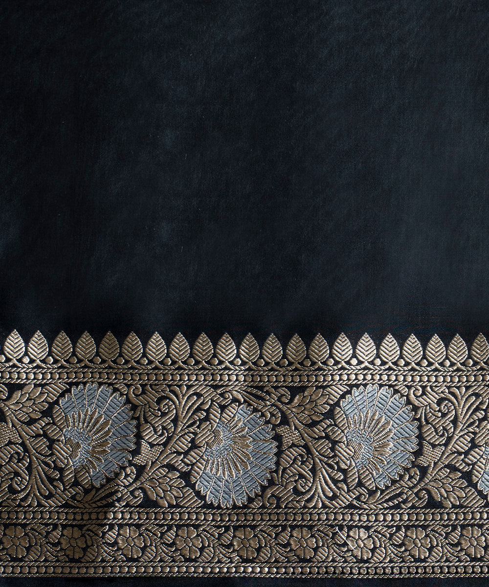 Purple_Handloom_Pure_Katan_Silk_Banarasi_Saree_With_Gold_And_Silver_Zari_Floral_Jaal_WeaverStory_05