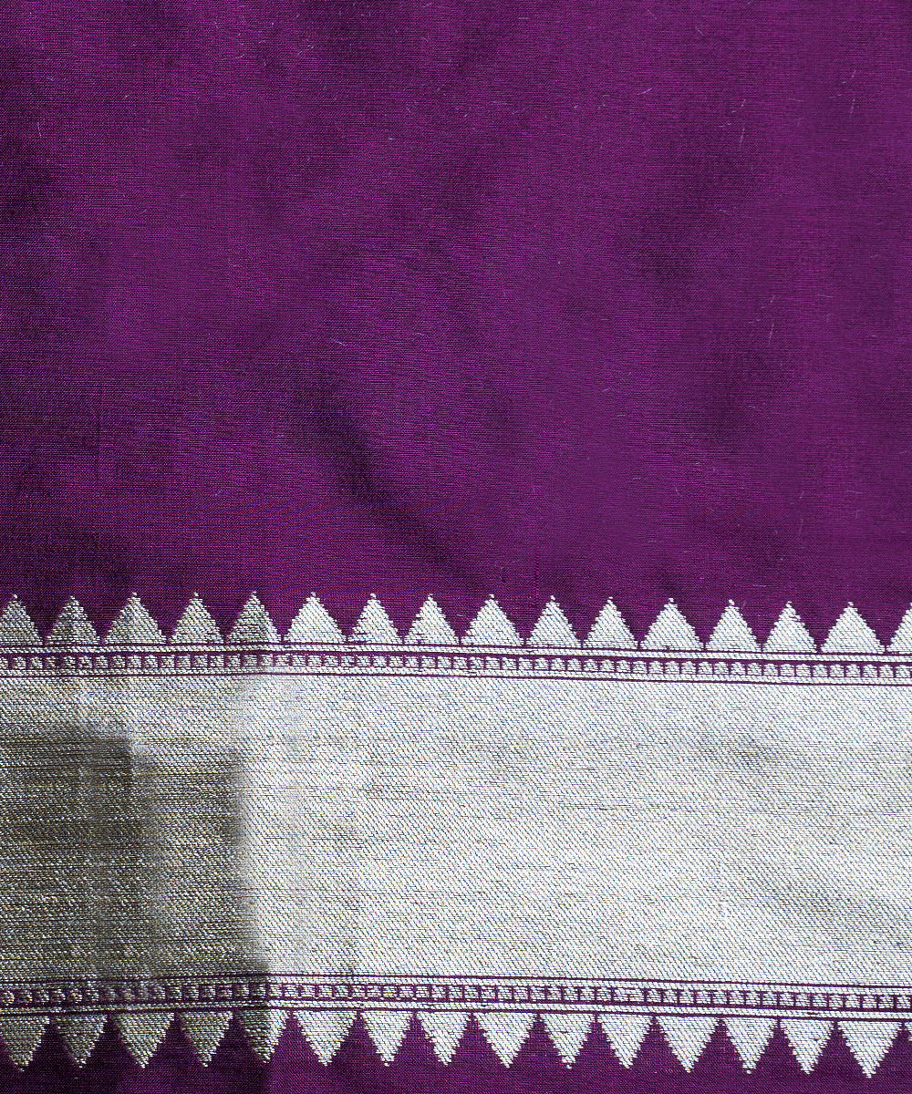 Handloom_Black_Pure_Katan_Silk_Banarasi_Saree_With_Gold_And_Silver_Zari_Jaal_WeaverStory_05