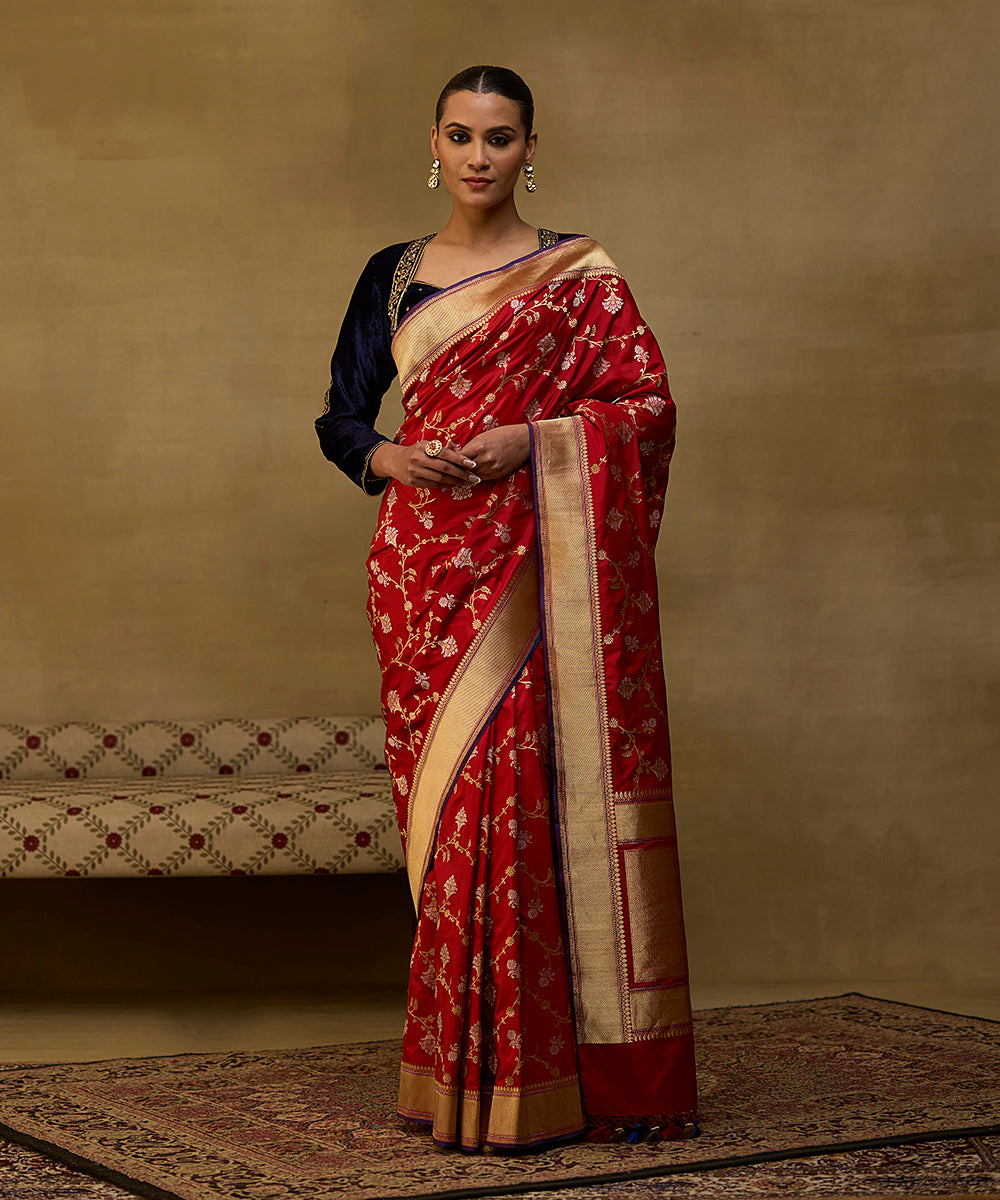 Red_Handloom_Pure_Katan_Silk_Banarasi_Saree_With_Kadhwa_Jaal_WeaverStory_02