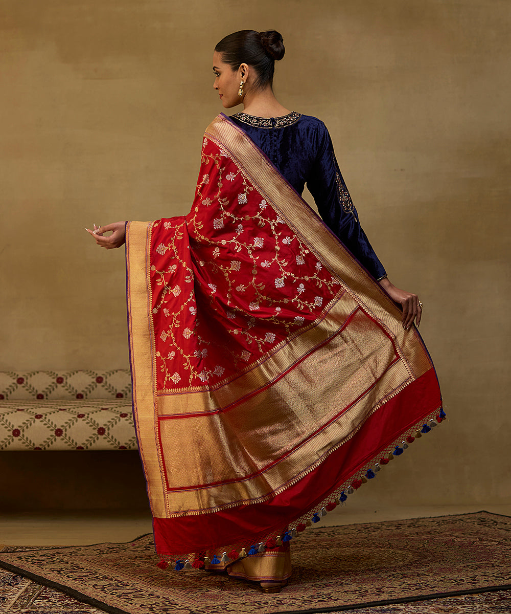 Red_Handloom_Pure_Katan_Silk_Banarasi_Saree_With_Kadhwa_Jaal_WeaverStory_03