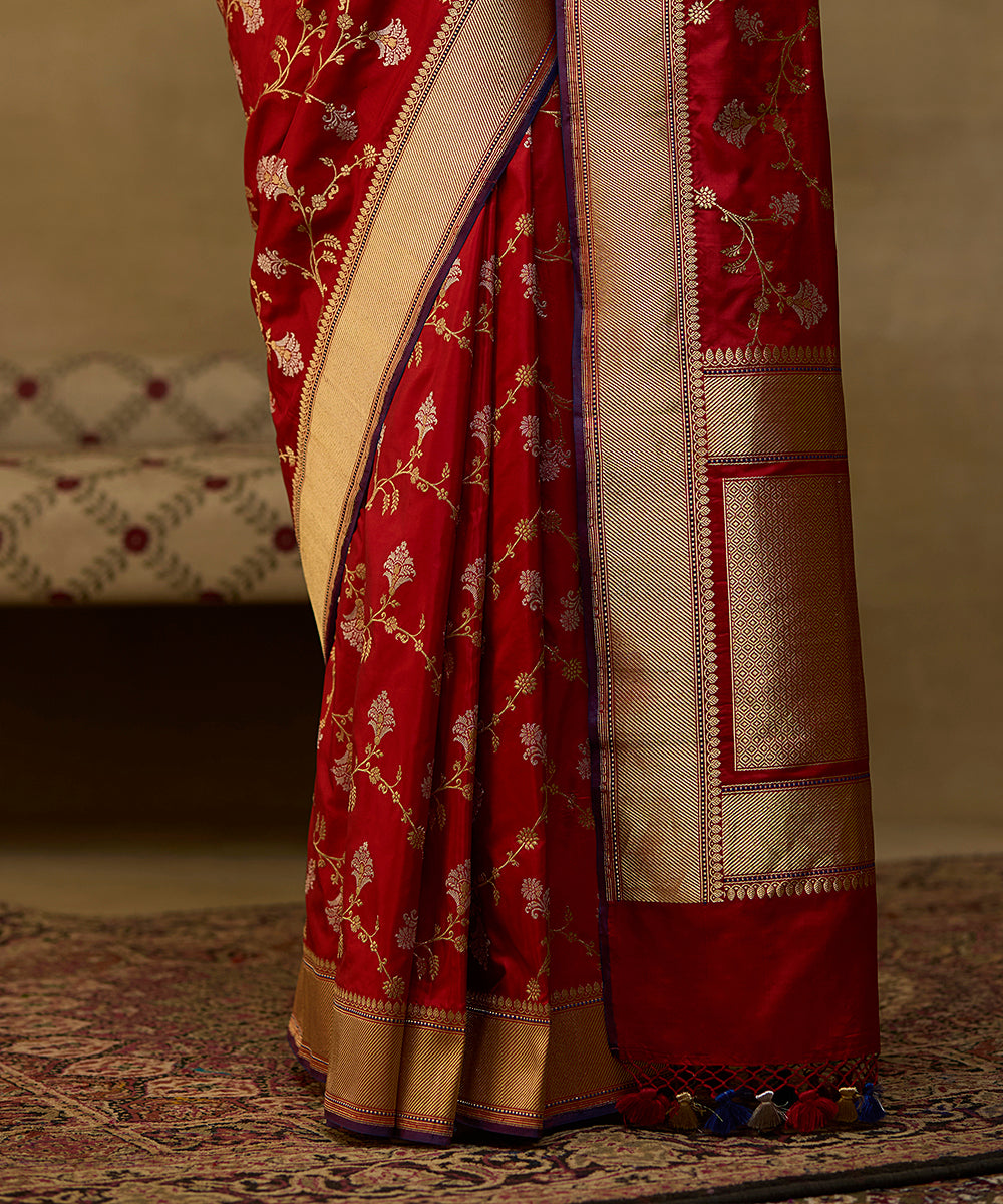 Red_Handloom_Pure_Katan_Silk_Banarasi_Saree_With_Kadhwa_Jaal_WeaverStory_04