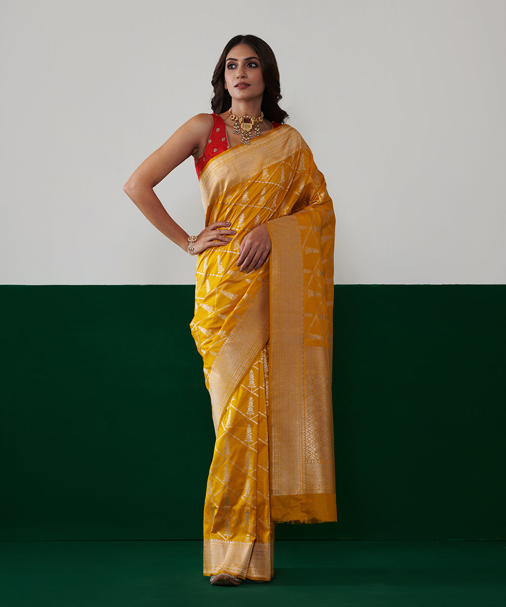 Handloom_Mustard_Yellow_Pure_Katan_Silk_Banarasi_Saree_With_All_Over_Zari_Booti_WeaverStory_02