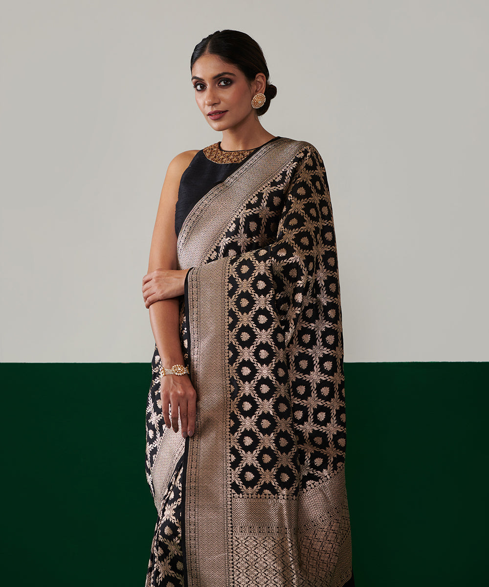Handloom_Black_Pure_Katan_Silk_Banarasi_Saree_With_Champagne_Zari_Jaal_WeaverStory_01