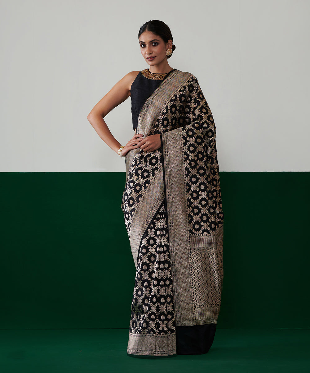 Handloom_Black_Pure_Katan_Silk_Banarasi_Saree_With_Champagne_Zari_Jaal_WeaverStory_02