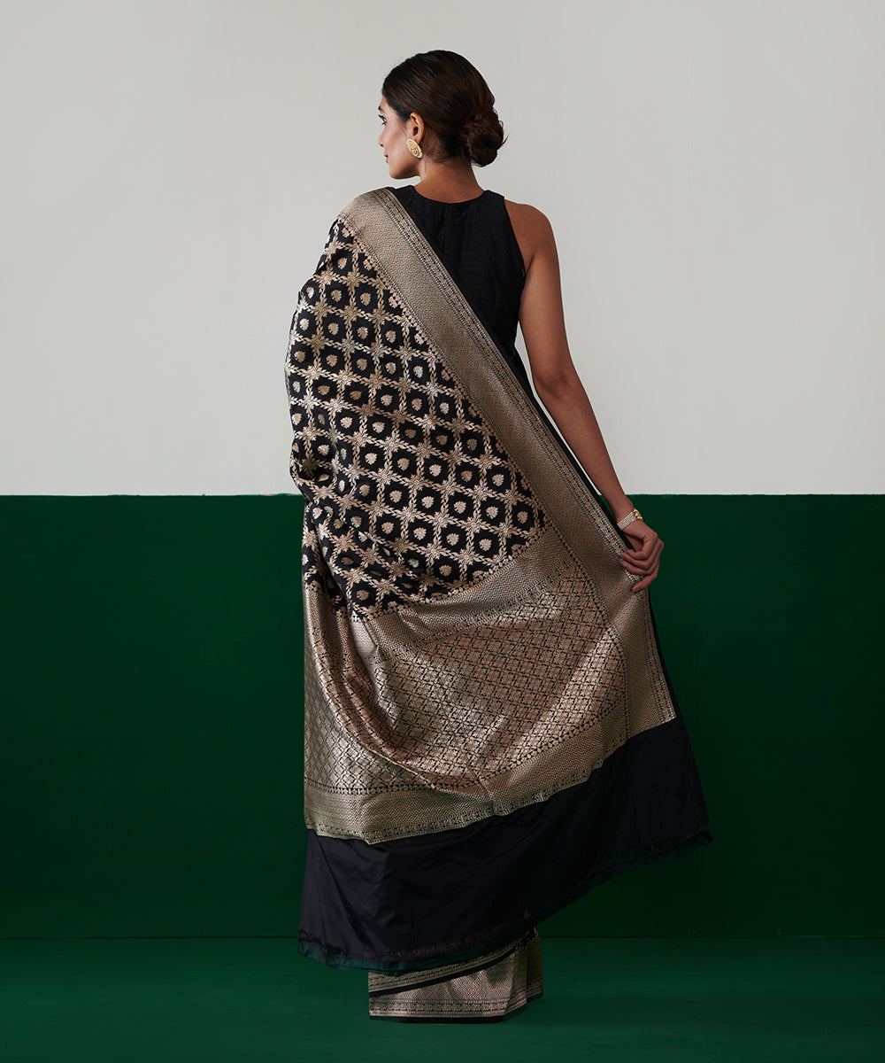 Handloom_Black_Pure_Katan_Silk_Banarasi_Saree_With_Champagne_Zari_Jaal_WeaverStory_03
