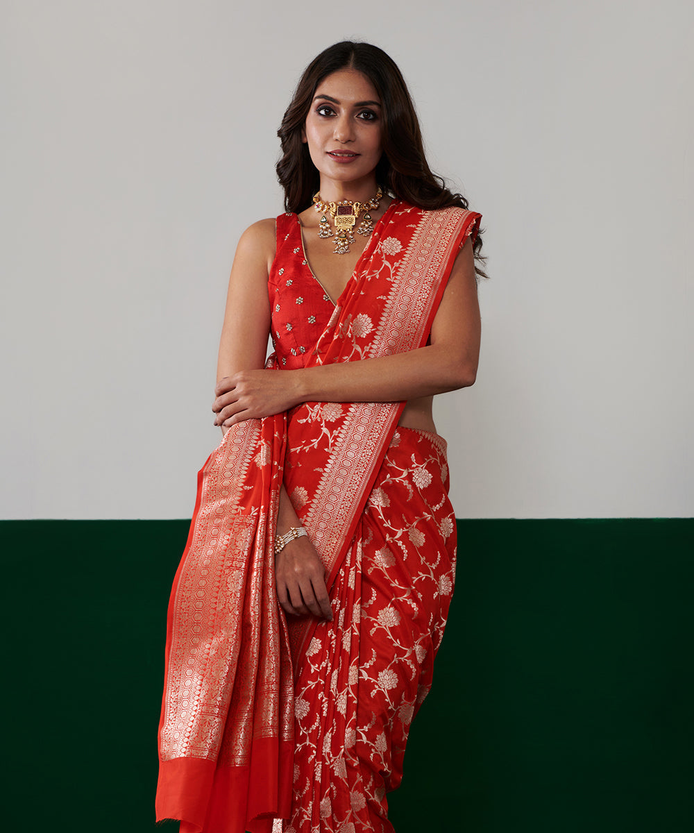 Tomato_Red_Handloom_Pure_Katan_Silk_Banarasi_Saree_With_Over_All_Zari_Jaal_WeaverStory_01