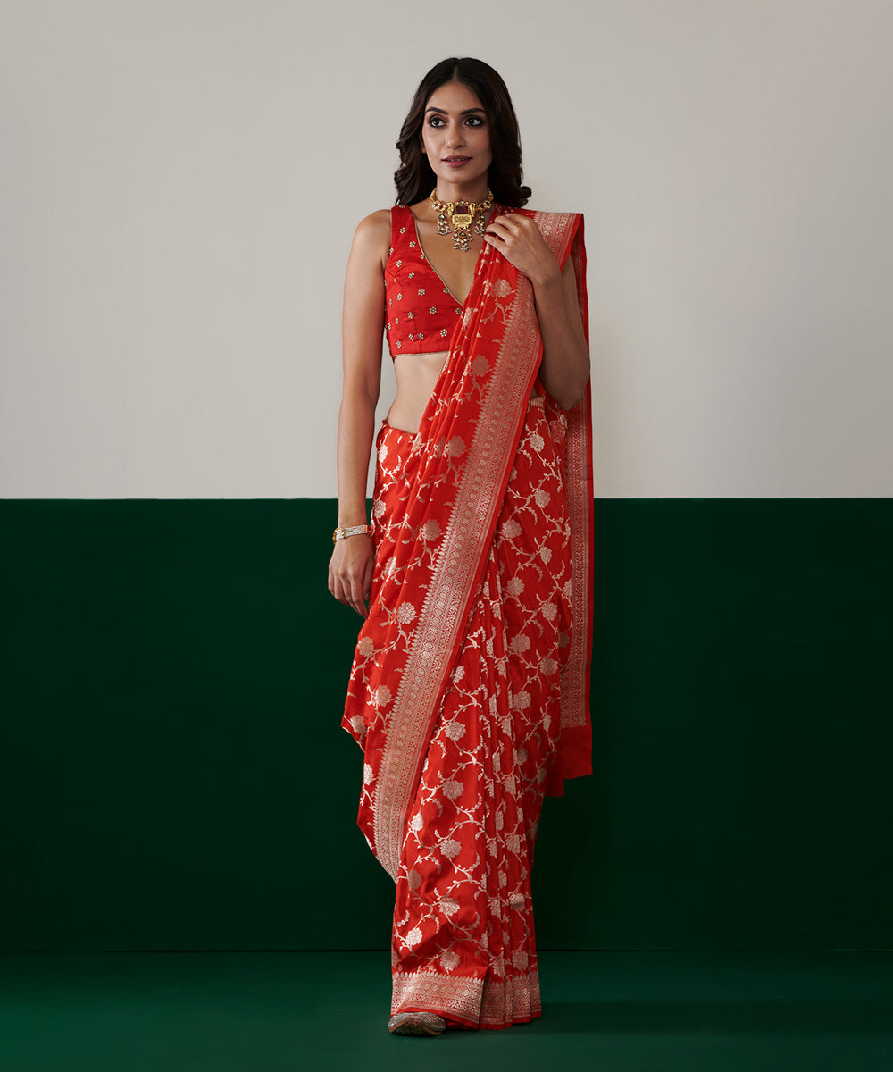 Tomato_Red_Handloom_Pure_Katan_Silk_Banarasi_Saree_With_Over_All_Zari_Jaal_WeaverStory_02