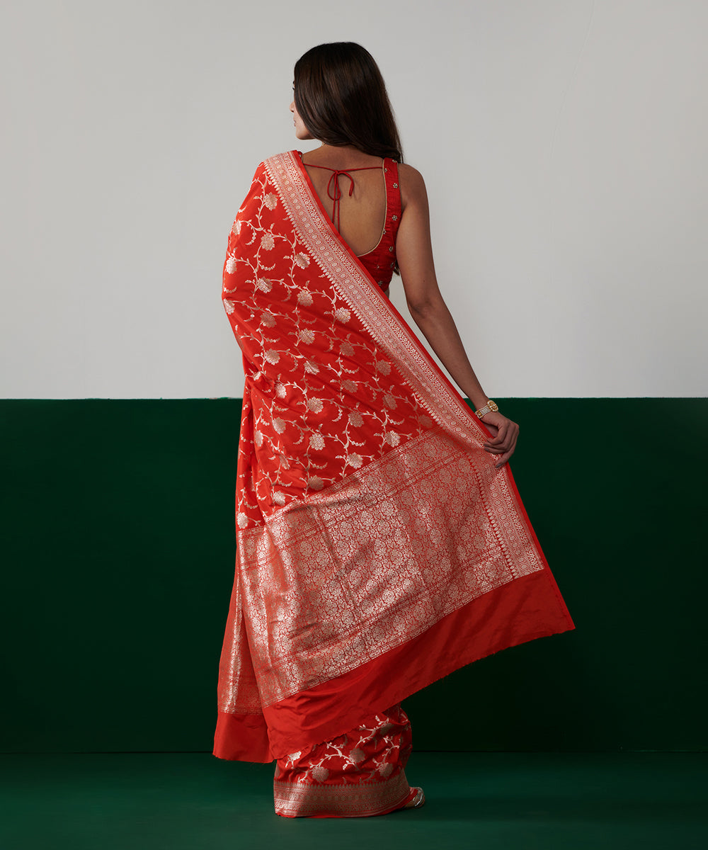 Tomato_Red_Handloom_Pure_Katan_Silk_Banarasi_Saree_With_Over_All_Zari_Jaal_WeaverStory_03