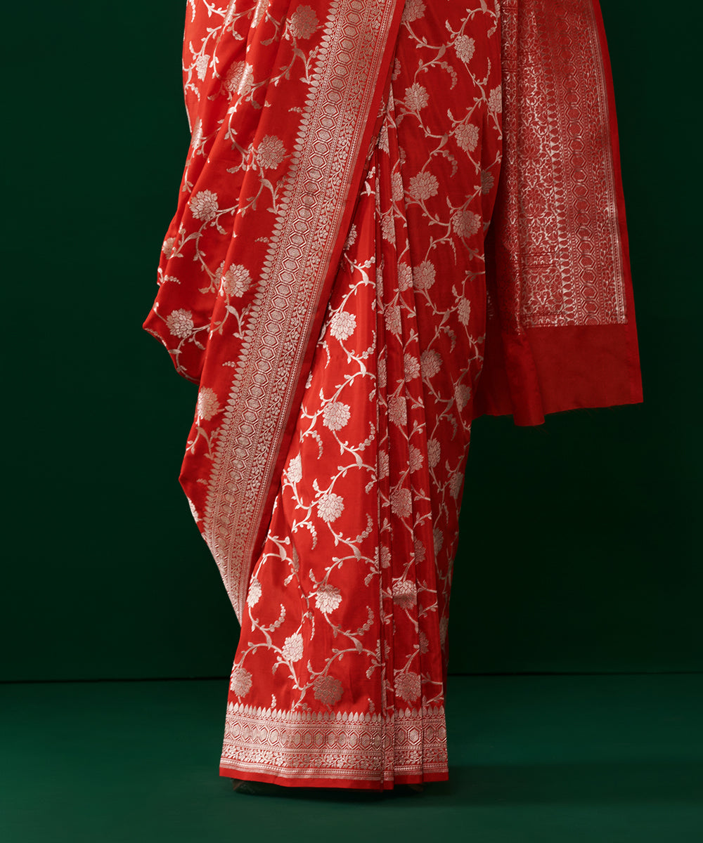Tomato_Red_Handloom_Pure_Katan_Silk_Banarasi_Saree_With_Over_All_Zari_Jaal_WeaverStory_04