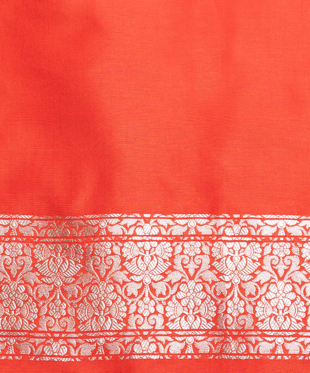 Tomato_Red_Handloom_Pure_Katan_Silk_Banarasi_Saree_With_Over_All_Zari_Jaal_WeaverStory_05