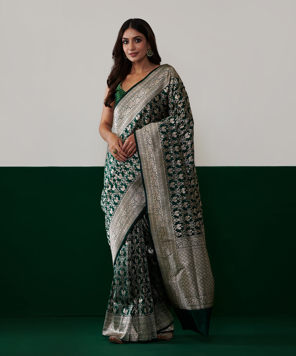 Handloom_Emerald_Green_Pure_Katan_Silk_Banarasi_Saree_With_Peacock_Motifs_WeaverStory_02