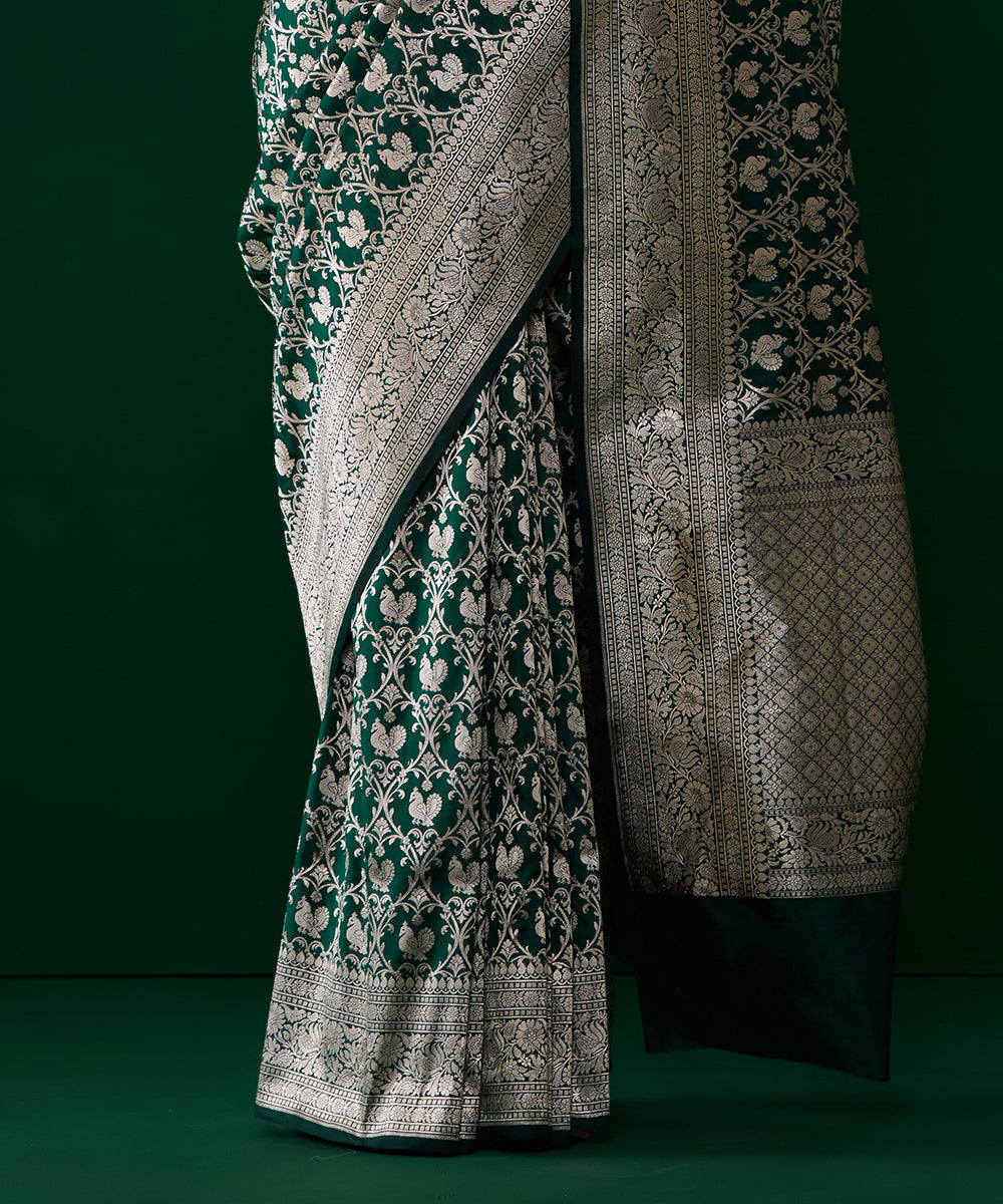 Handloom_Emerald_Green_Pure_Katan_Silk_Banarasi_Saree_With_Peacock_Motifs_WeaverStory_04