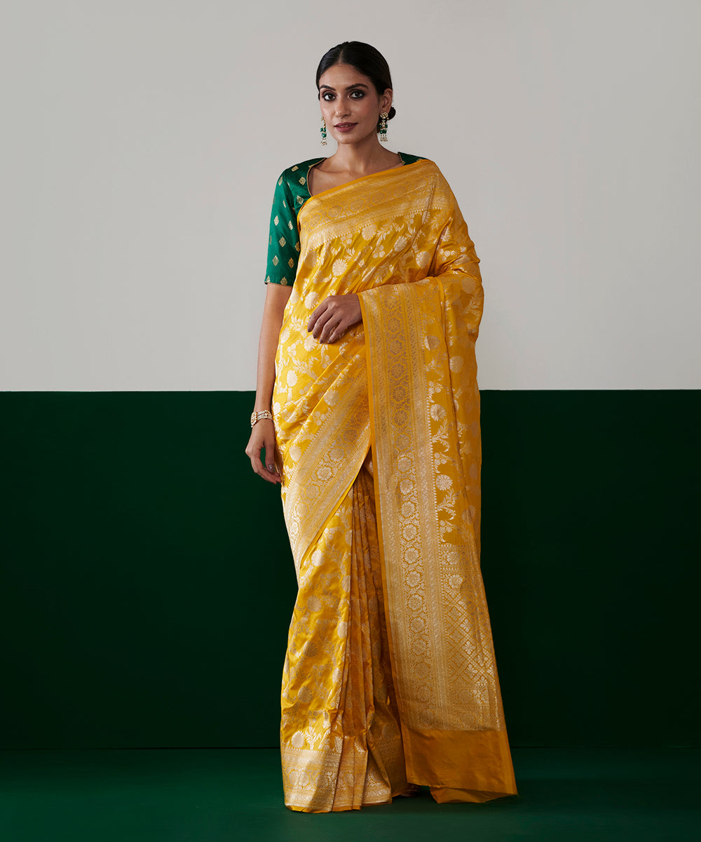 Yellow_Handloom_Pure_Katan_Silk_Banarasi_Jangla_Saree_With_Champagne_Zari_Jaal_WeaverStory_02