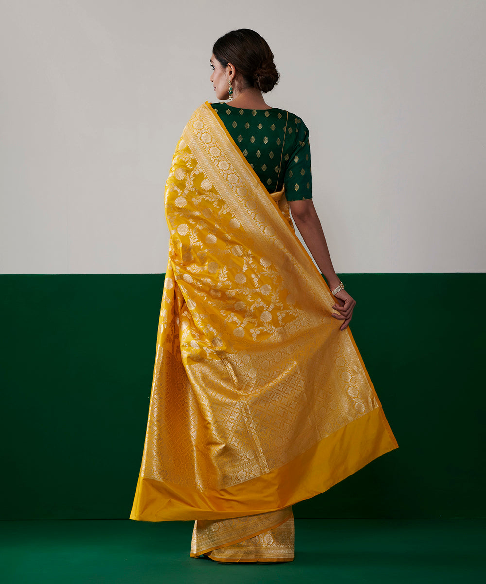 Yellow_Handloom_Pure_Katan_Silk_Banarasi_Jangla_Saree_With_Champagne_Zari_Jaal_WeaverStory_03