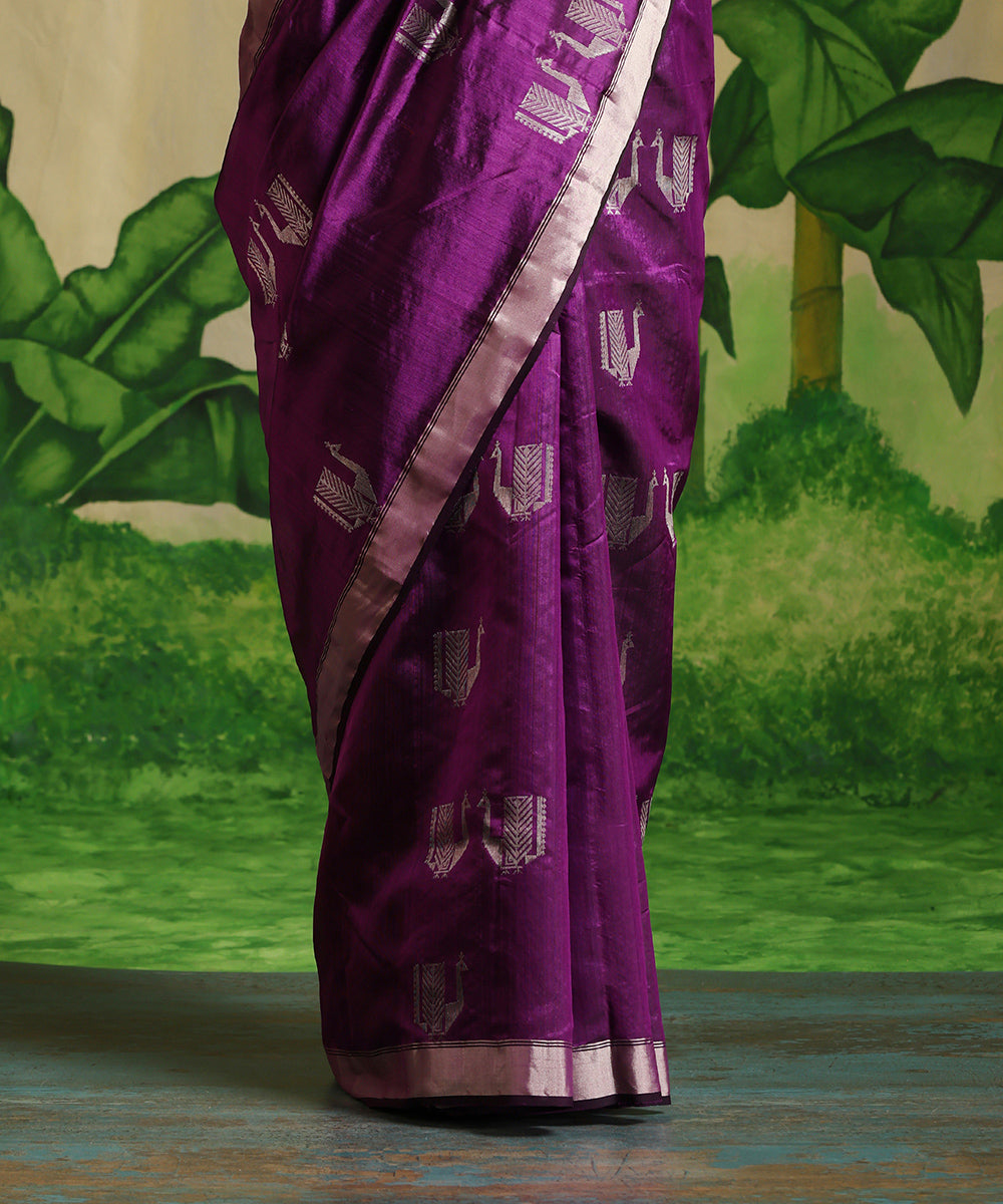 Handloom_PurplePure_Chanderi_Silk_Saree_With_Silver_Zari_Peacock_Motif_WeaverStory_04