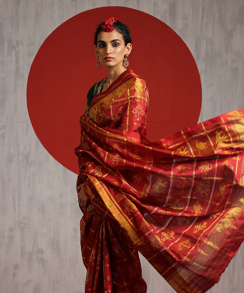 Handloom_Maroon_Mulberry_Silk_Single_Ikat_Patola_Saree_With_Checks_WeaverStory_01