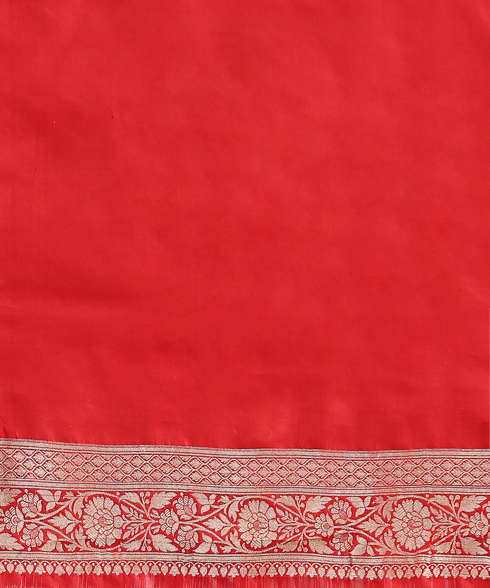 Handloom_Red_Pure_Katan_Silk_Banarasi_Saree_With_Floral_Jaal_WeaverStory_05