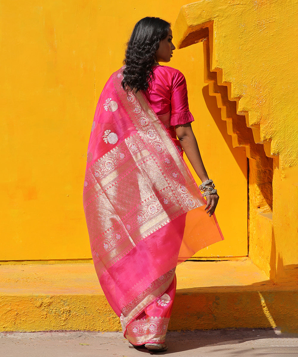 Handloom_Fuschia_Pink_Pure_Kora_Silk_Banarasi_Saree_With_Sona_Rupa_Zari_Booti_WeaverStory_03
