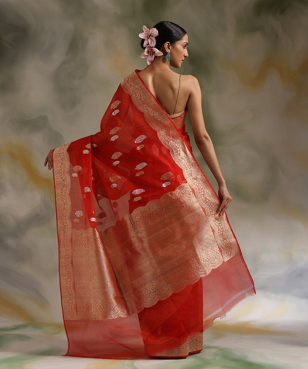 Handloom_Tomato_Red_Pure_Kora_Silk_Banarasi_Saree_With_Sona_Rupa_Booti_WeaverStory_03