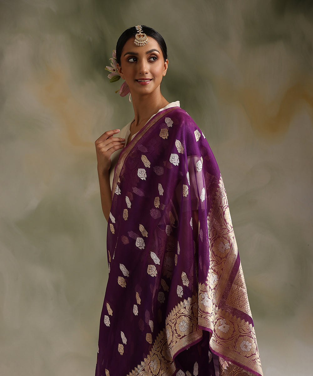 Violet_Handloom_Pure_Kora_Silk_Banarasi_Saree_With_Sona_Rupa_Booti_WeaverStory_01
