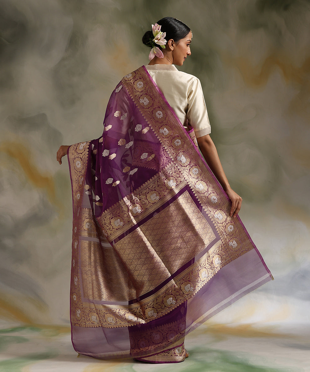 Violet_Handloom_Pure_Kora_Silk_Banarasi_Saree_With_Sona_Rupa_Booti_WeaverStory_03