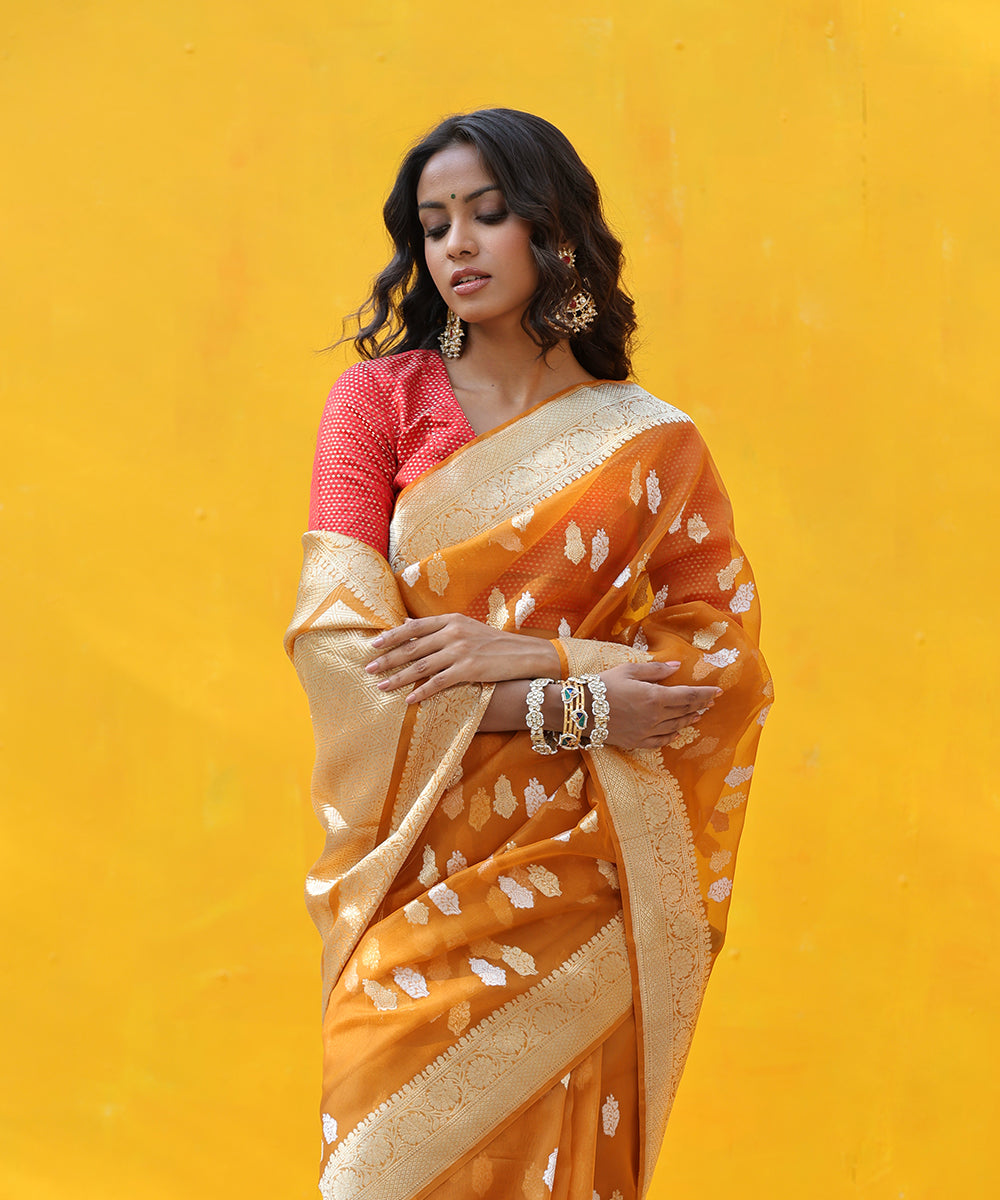 Handloom_Ochre_Yellow_Pure_Kora_Silk_Banarasi_Saree_With_Sona_Rupa_Zari_Booti_WeaverStory_01
