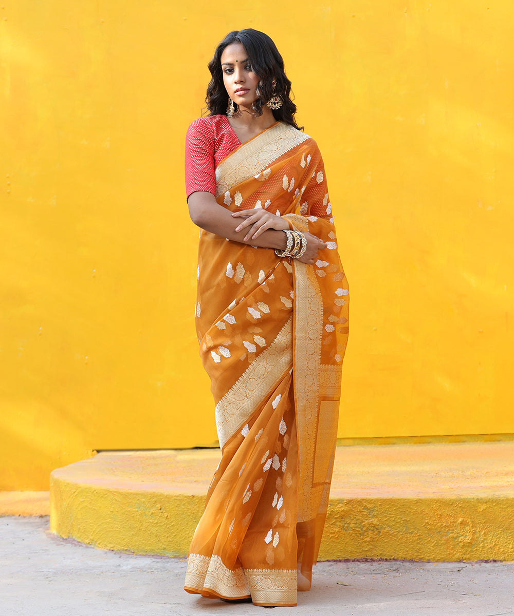 Handloom_Ochre_Yellow_Pure_Kora_Silk_Banarasi_Saree_With_Sona_Rupa_Zari_Booti_WeaverStory_02