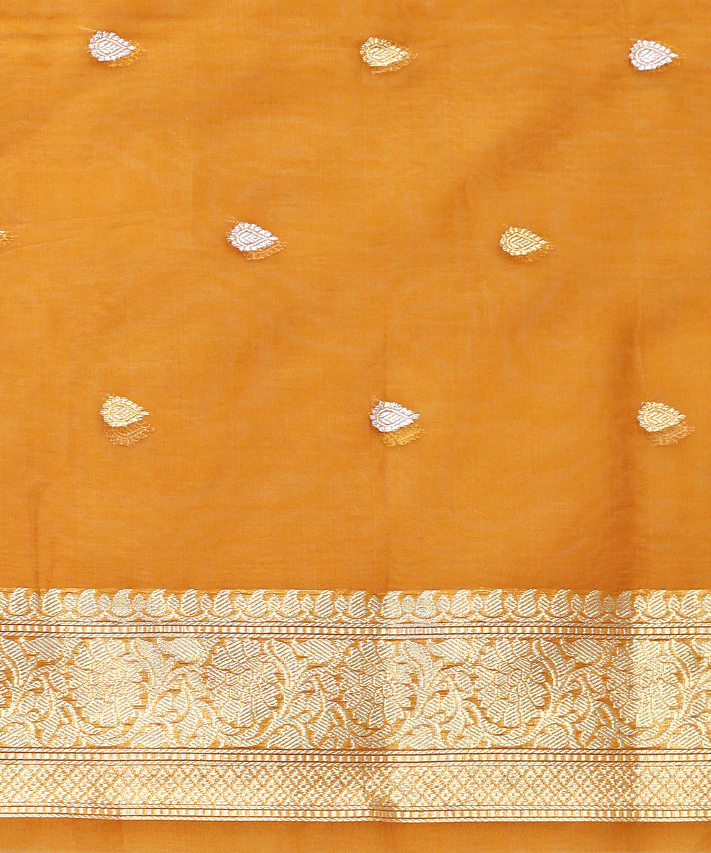 Handloom_Ochre_Yellow_Pure_Kora_Silk_Banarasi_Saree_With_Sona_Rupa_Zari_Booti_WeaverStory_05
