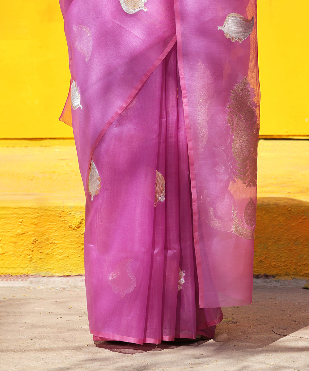 Lilac_Handloom_Pure_Kora_Silk_Banaras_Saree_With_Zari_Paisley_Motifs_WeaverStory_04
