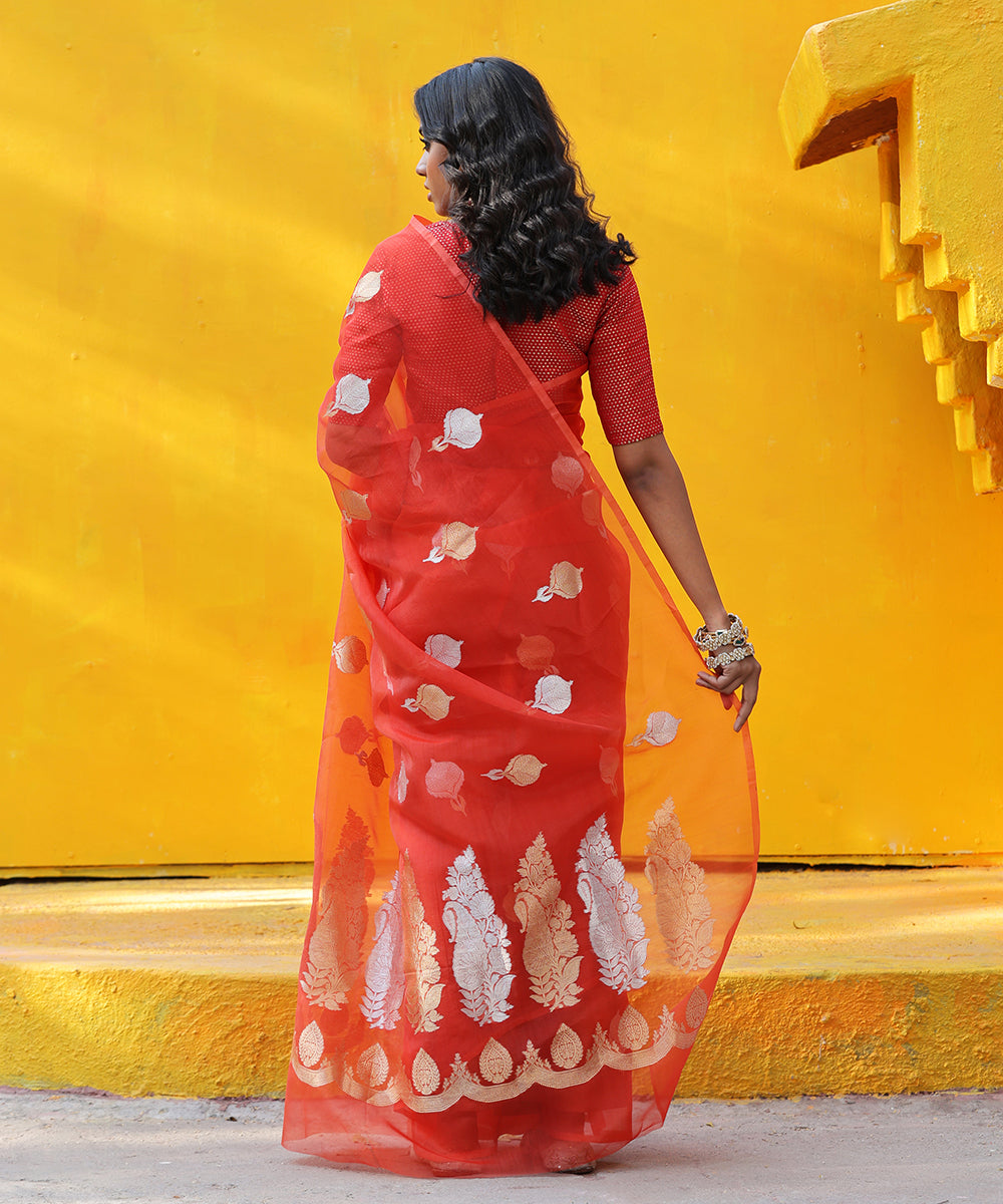 Handloom_Rust_Pure_Pure_Kora_Silk_Banarasi_Saree_With_Zari_Motifs_WeaverStory_03