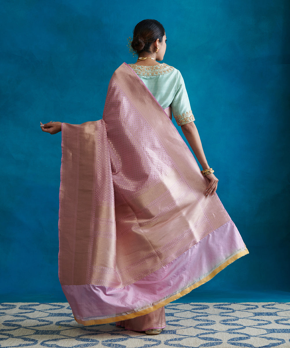 Mauve_Handloom_Pure_Katan_Silk_Banarasi_Saree_With_Broad_Zari_Border_WeaverStory_03