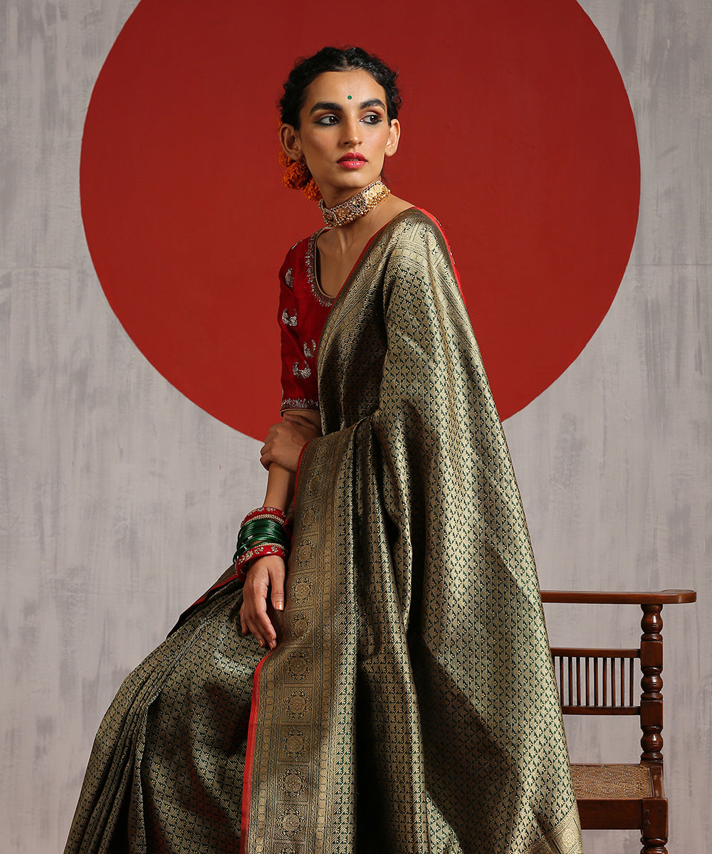 Green_Handloom_Pure_Katan_Silk_Kimkhab_Banarasi_Saree_With_Red_Selvedge_WeaverStory_01