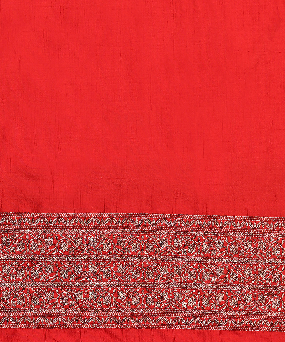 Handloom_Red_Pure_Katan_Silk_Kimkhab_Banarasi_Saree_With_Fan_Motifs_And_Antique_Zari_WeaverStory_05