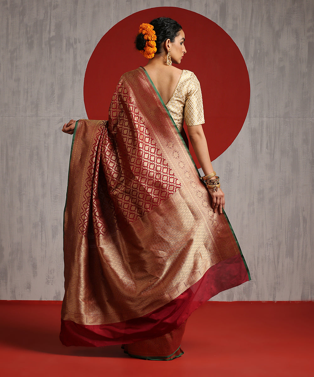 Handloom_Maroon_Pure_Katan_Silk_Kimkhab_Banarasi_Saree_With_Green_Selvedge_WeaverStory_03