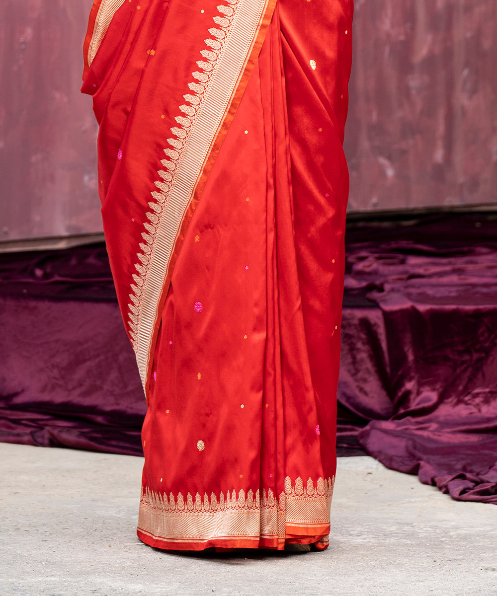 Red_Handloom_Pure_Katan_Silk_Banarasi_Saree_With_Kadhwa_Booti_WeaverStory_04