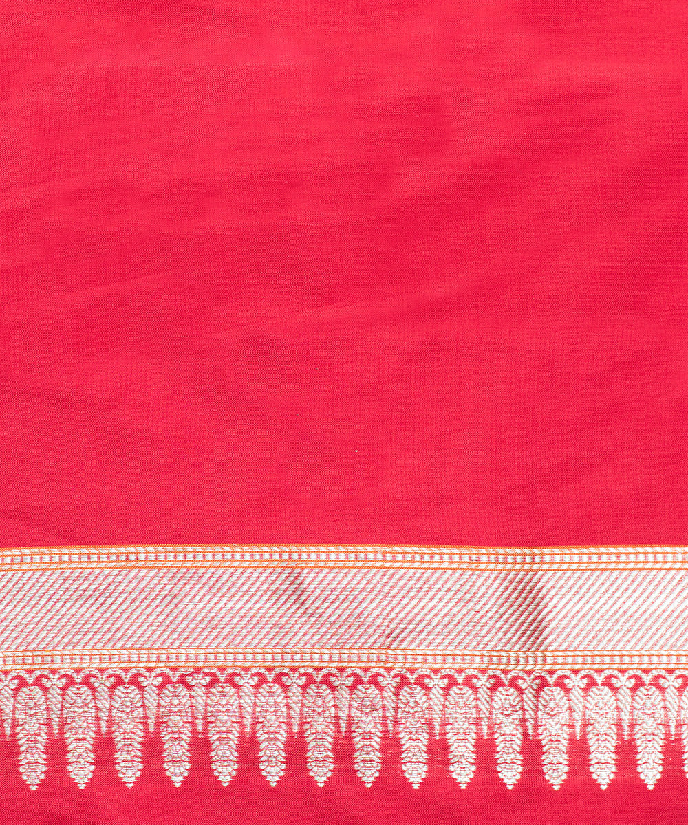 Red_Handloom_Pure_Katan_Silk_Banarasi_Saree_With_Kadhwa_Booti_WeaverStory_05