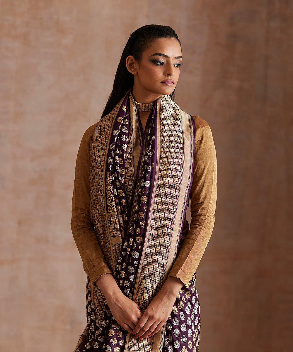 Wine_Handloom_Pure_Katan_Silk_Banarasi_Saree_With_Kadhwa_Booti_WeaverStory_01