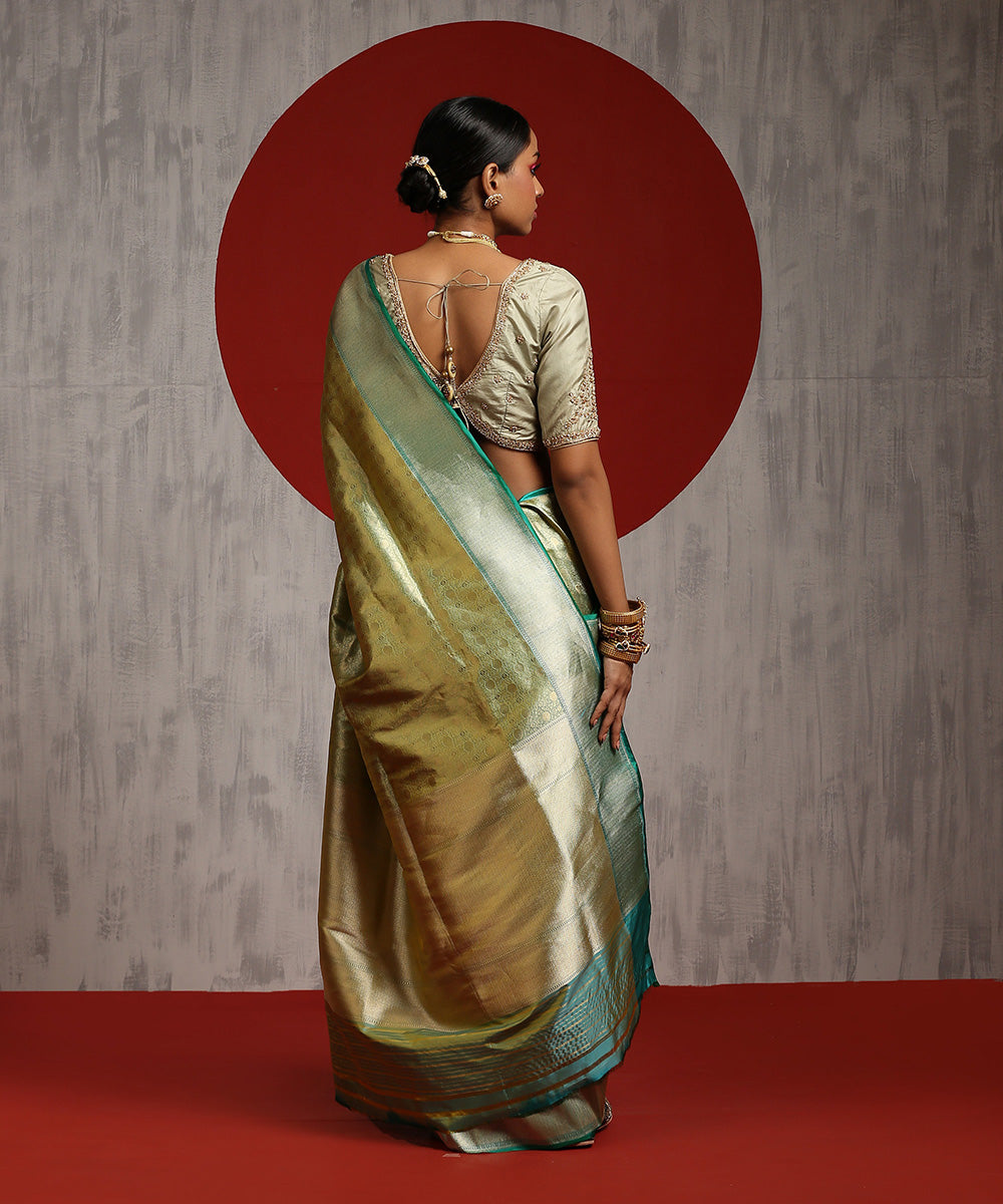 Handloom_Green_Pure_Katan_Silk_Zari_Tanchoi_Banarasi_Saree_With_Aqua_Border_WeaverStory_03