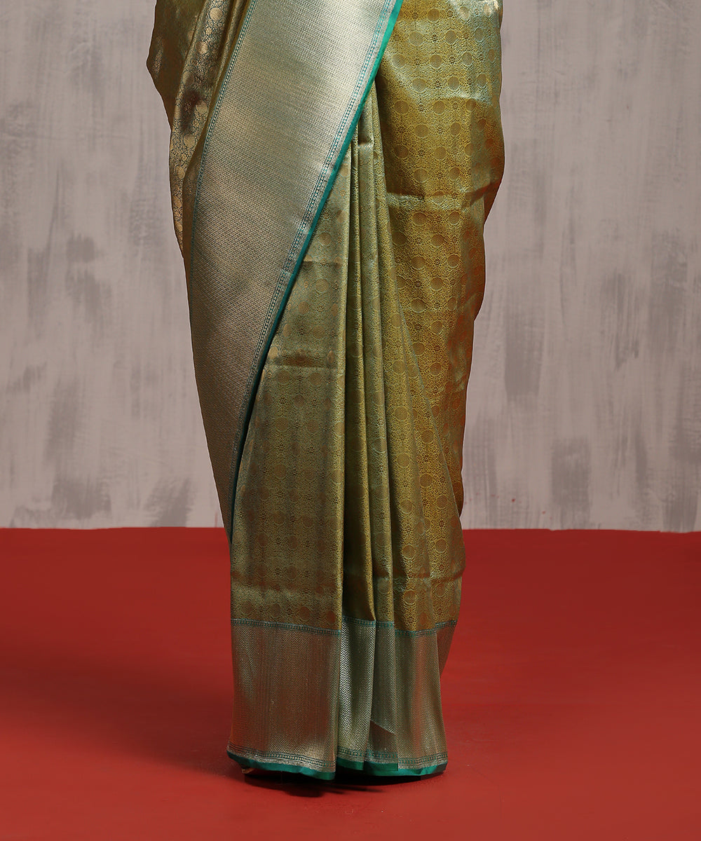 Handloom_Green_Pure_Katan_Silk_Zari_Tanchoi_Banarasi_Saree_With_Aqua_Border_WeaverStory_04