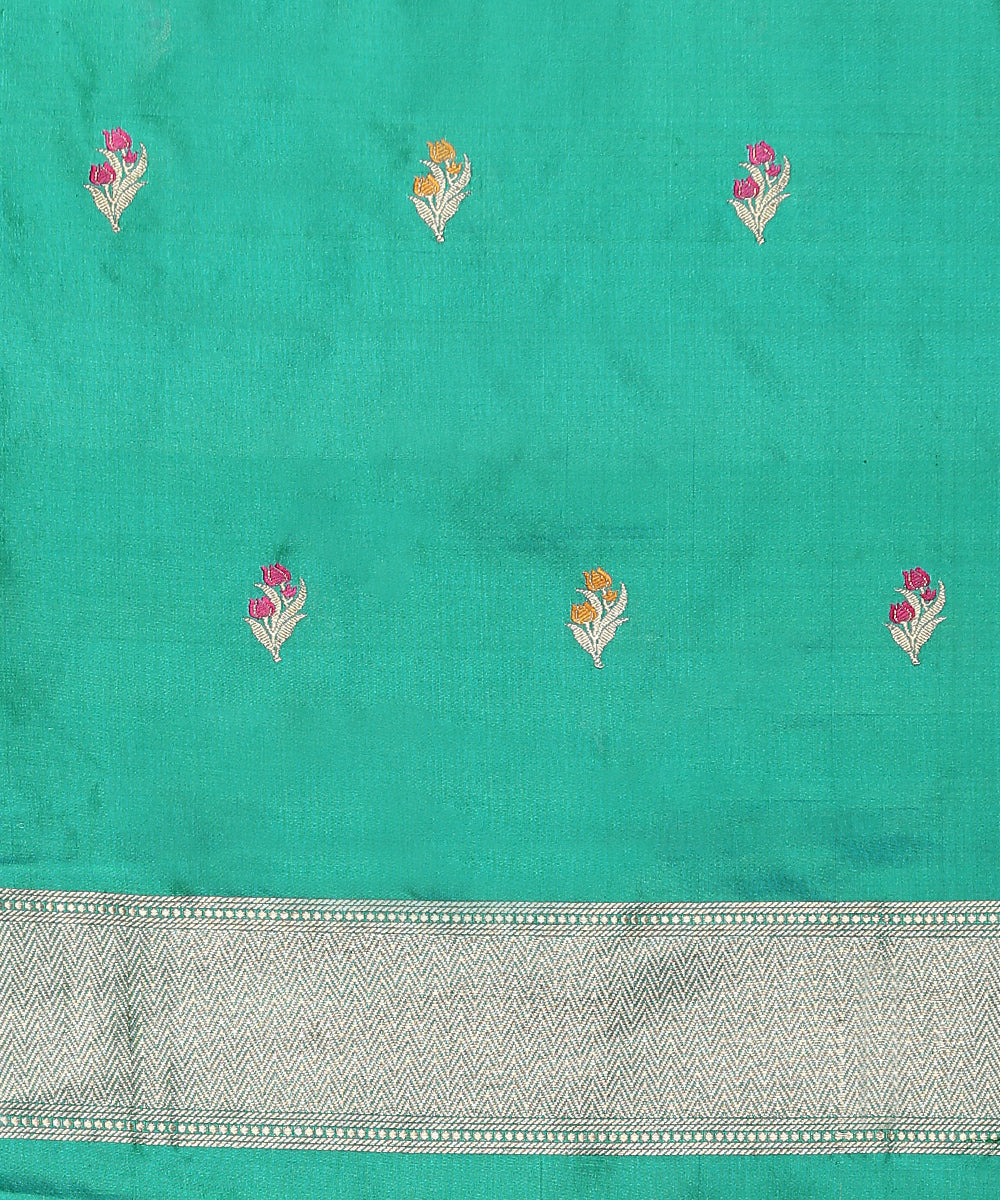 Handloom_Green_Pure_Katan_Silk_Zari_Tanchoi_Banarasi_Saree_With_Aqua_Border_WeaverStory_05