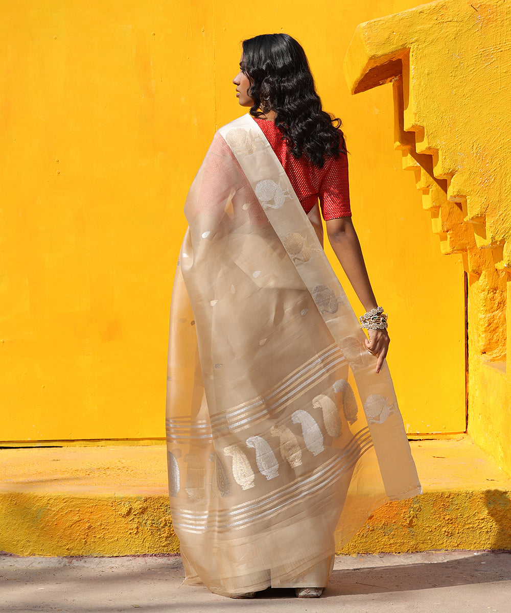Beige_Handloom_Pure_Kora_Silk_Banarasi_Saree_With_Satin_Border_WeaverStory_03