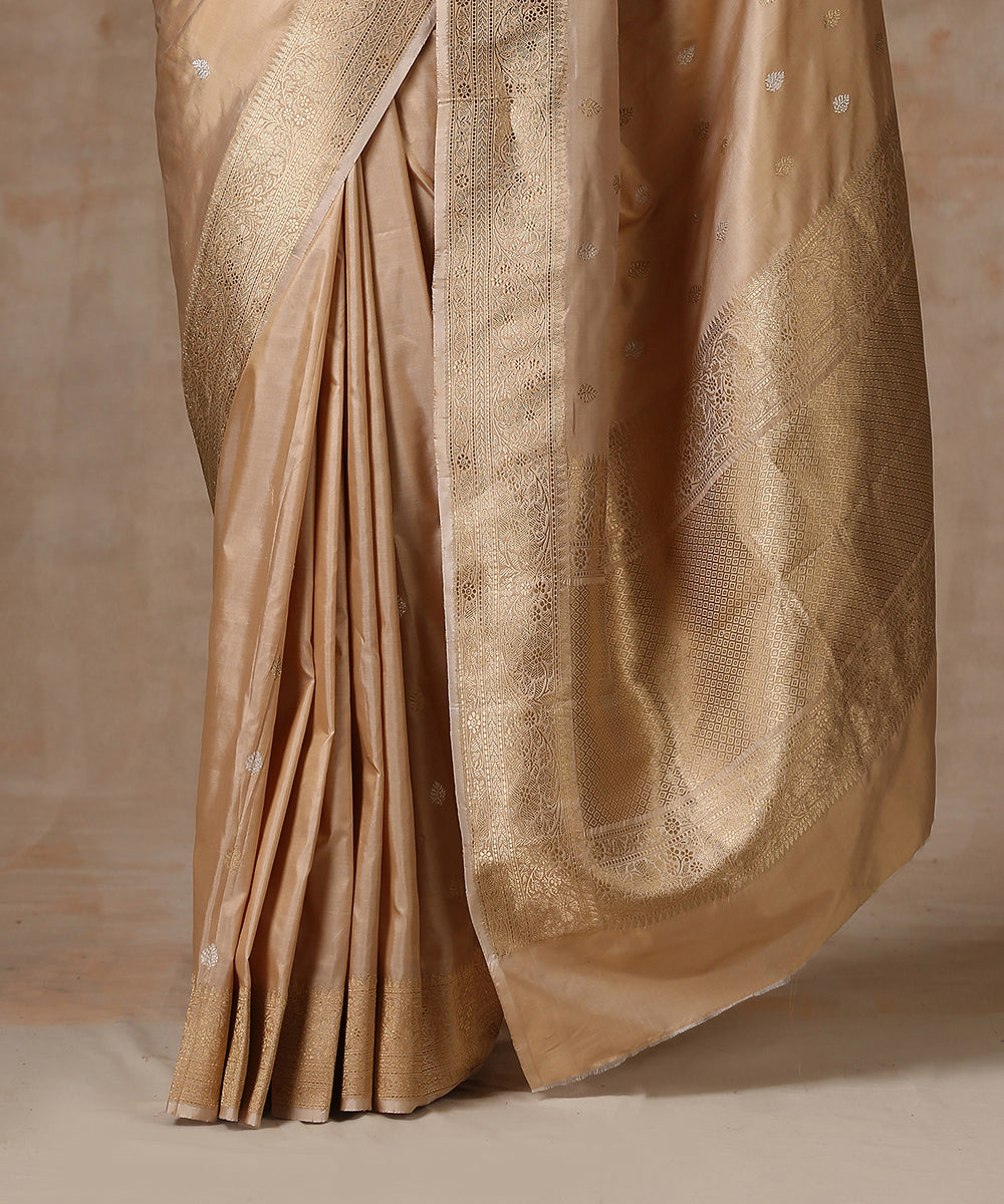Handloom_Beige_Pure_Katan_Silk_Banarasi_Saree_With_Kadhwa_Booti_WeaverStory_04