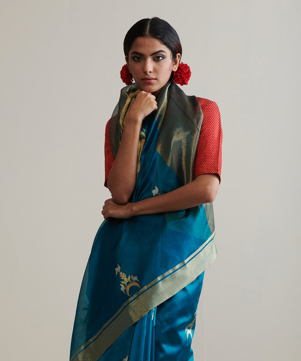 Emerald_Green_Handloom_Pure_Chanderi_Silk_Saree_With_Gold_And_Silver_Zari_Bird_Motif_WeaverStory_01